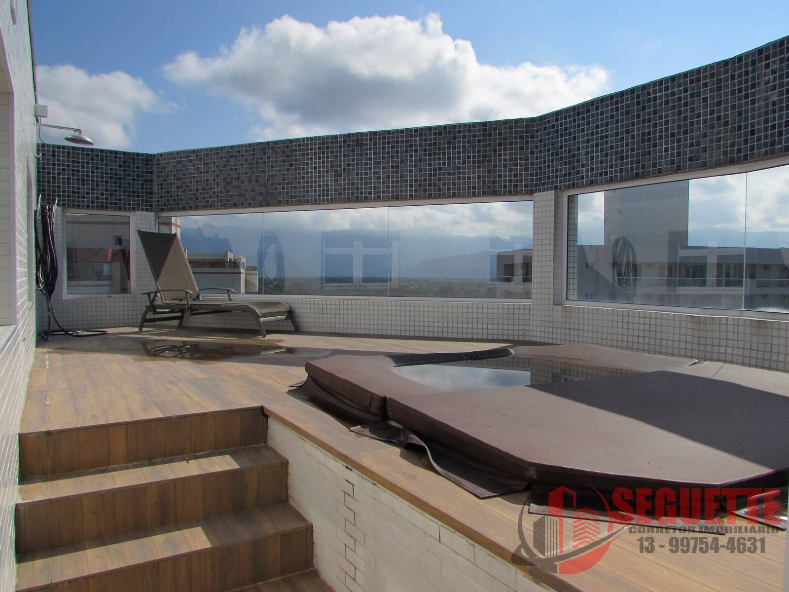 Cobertura duplex pé na areia com elevador vista mar na Riviera.