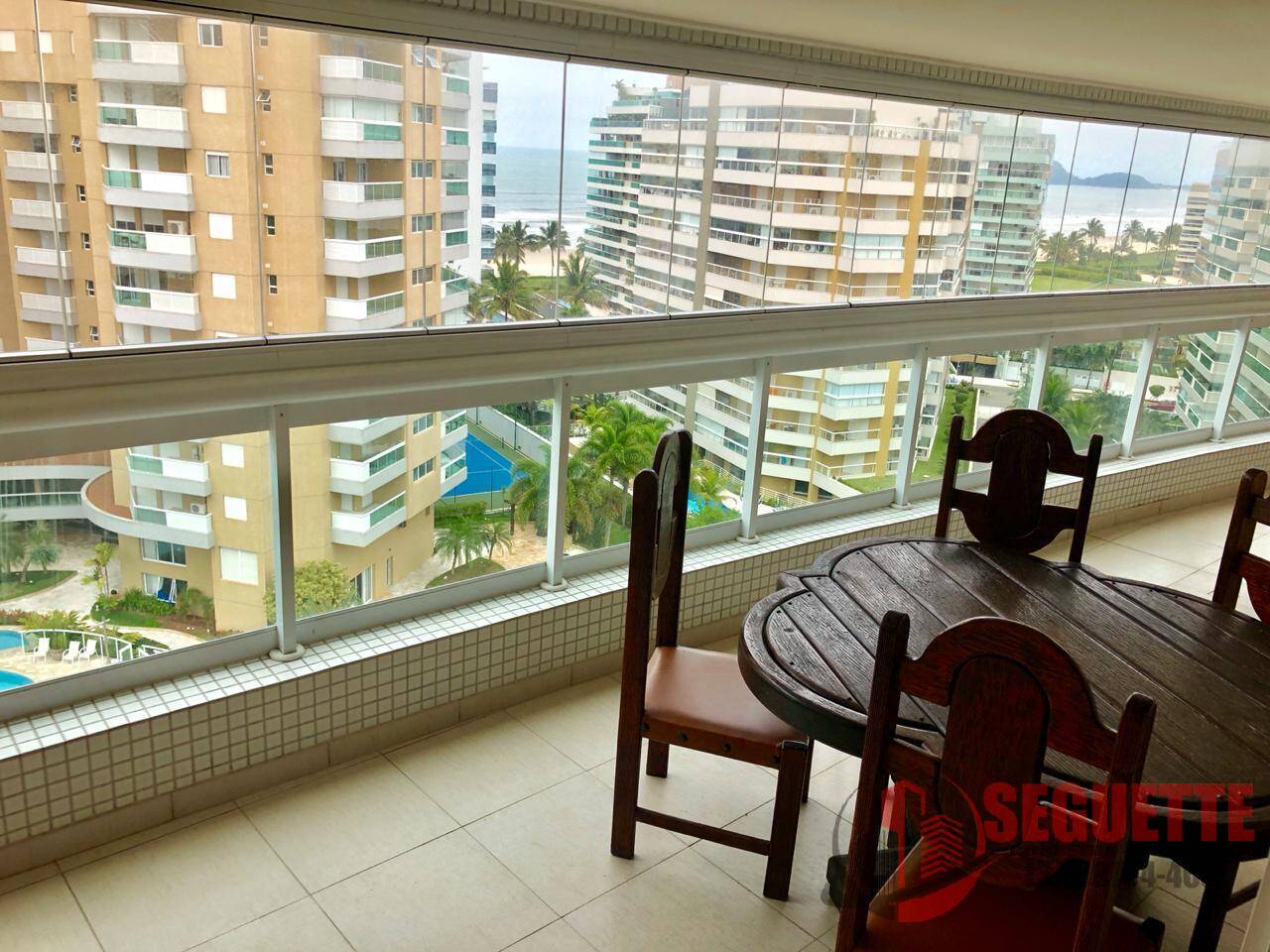 Apartamento com 3 dormitórios e clube compartilhado no modulo 08 em Riviera