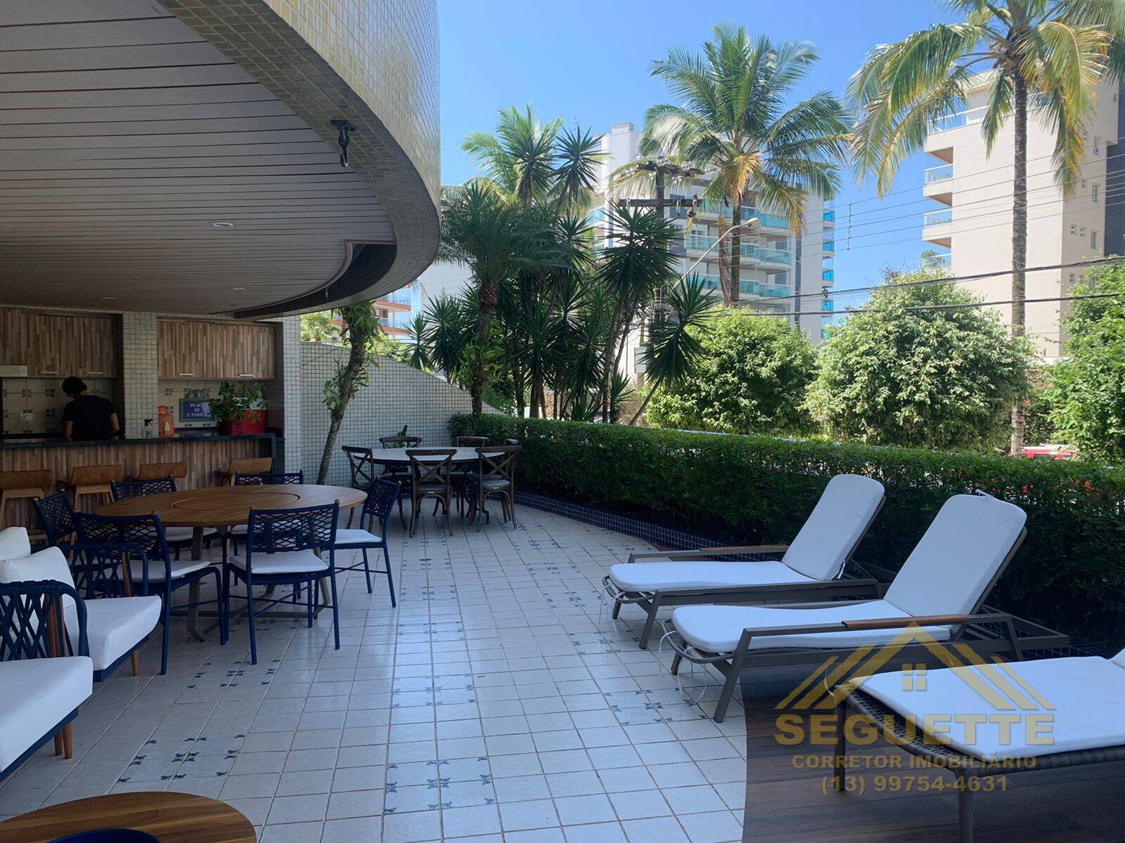 Apartamento térreo no módulo 02 da Riviera de São Lourenço.