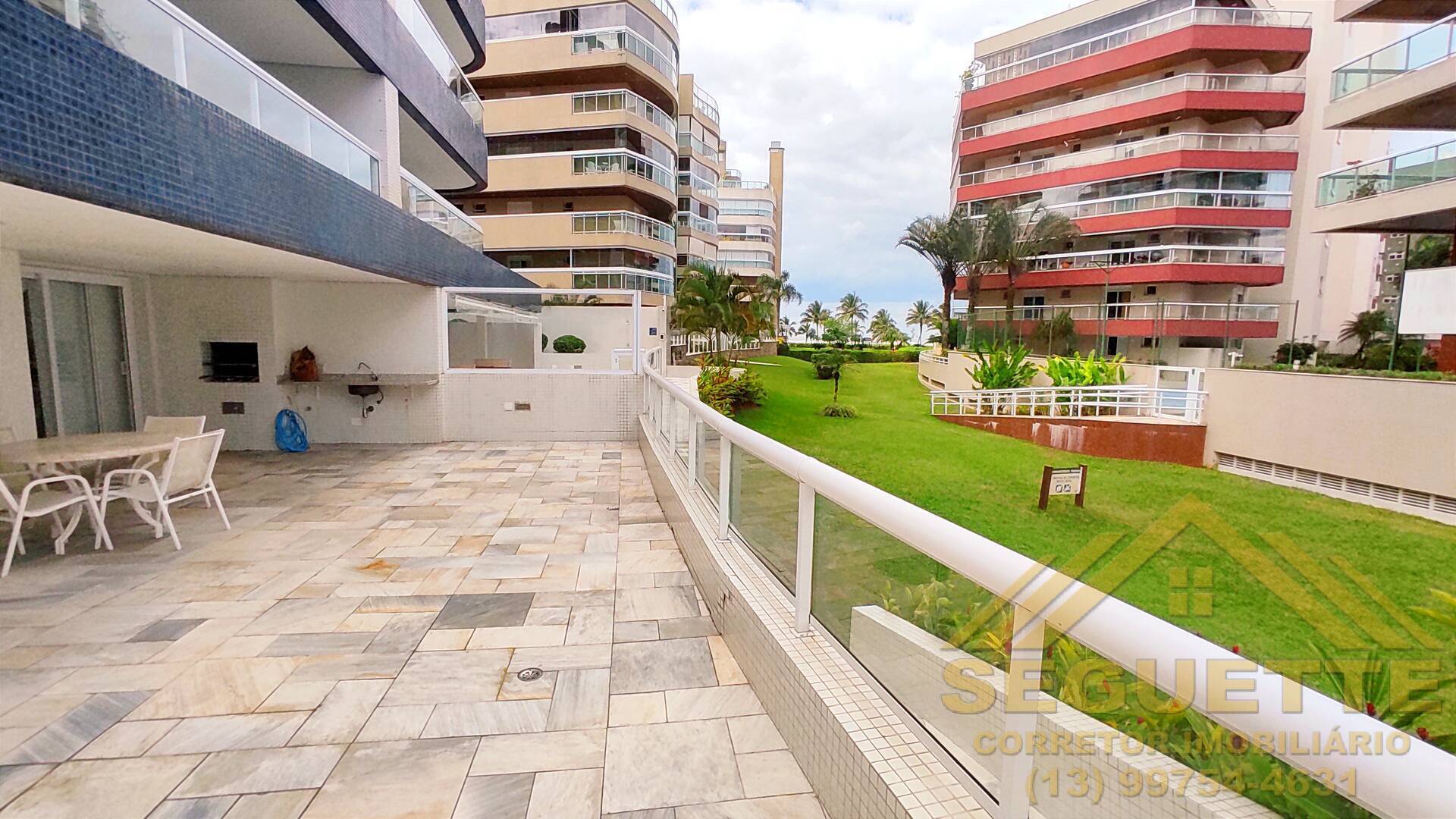 Apartamento térreo duplex para locação pé na areia na Riviera