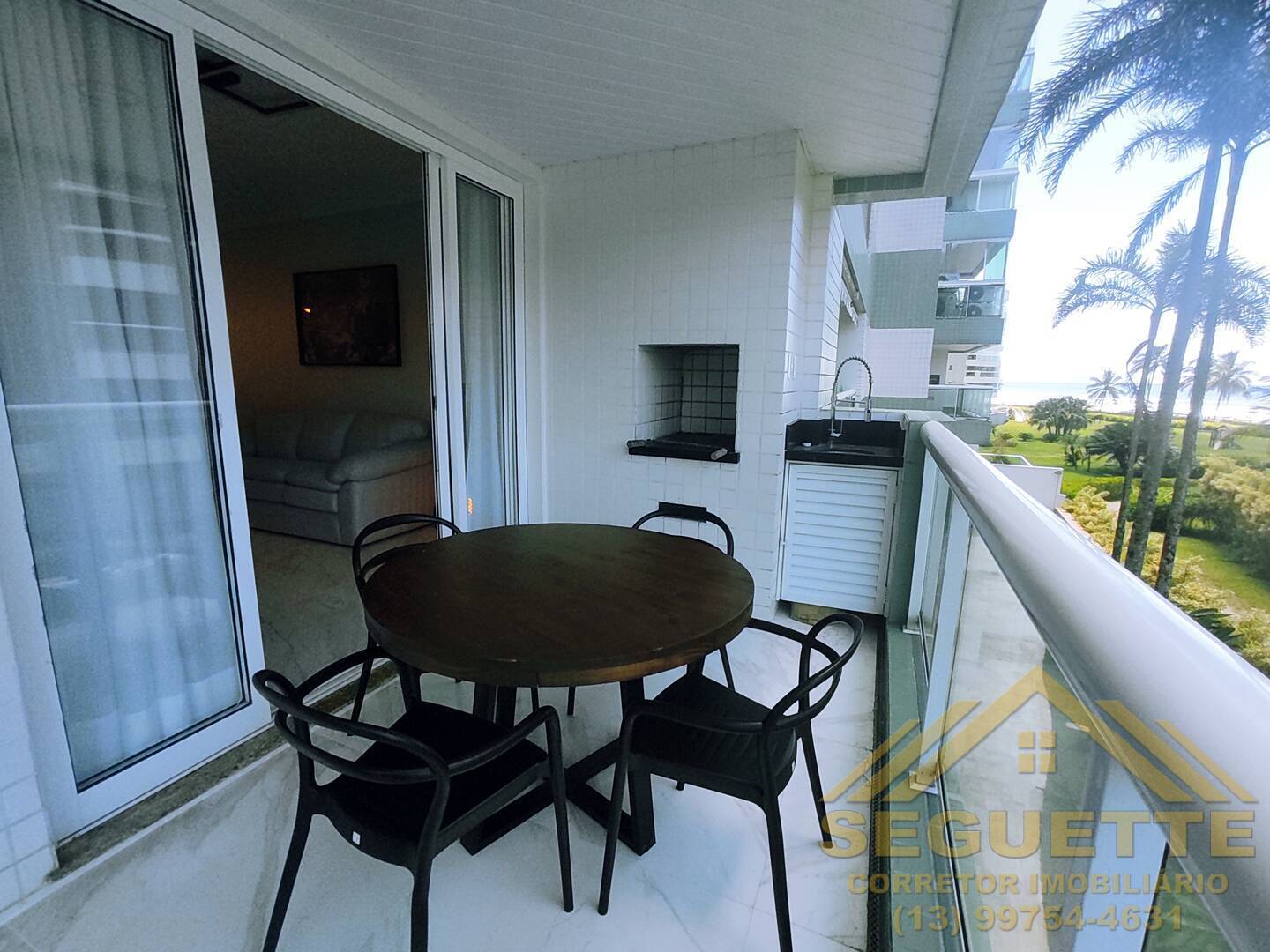 Apartamento pé na areia com vista mar decorado na Riviera de São Lourenço