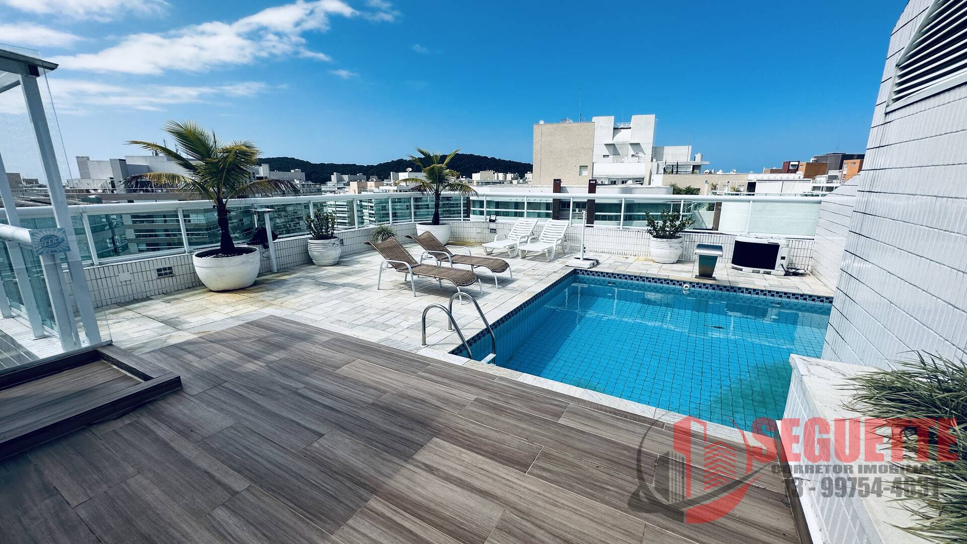 Cobertura no mód 8 com vista para serra do mar piscina e hidro na Riviera