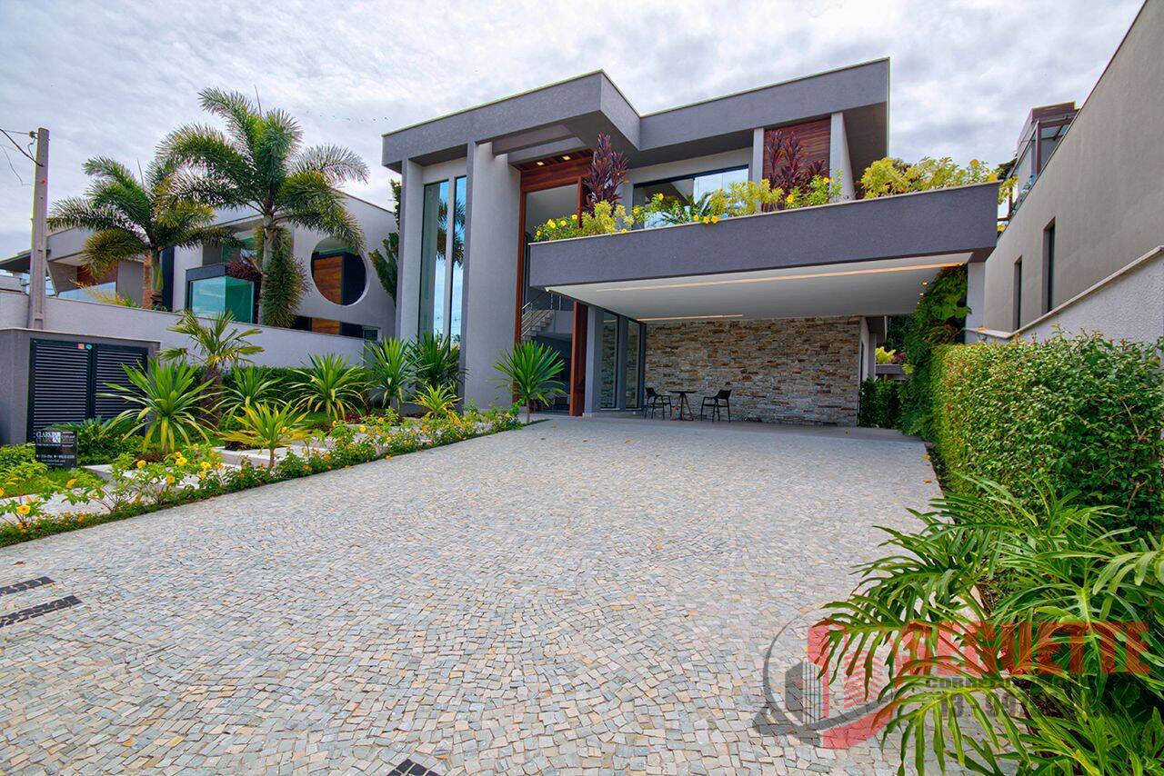 Casa em rua larga com 6 suítes na Riviera de São Lourenço modulo 24