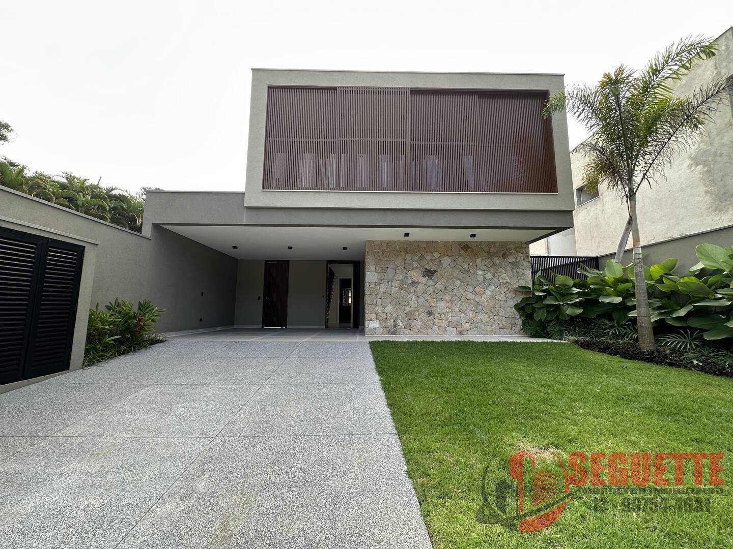 Casa com 4 suítes no módulo 22 em Riviera de São Lourenço