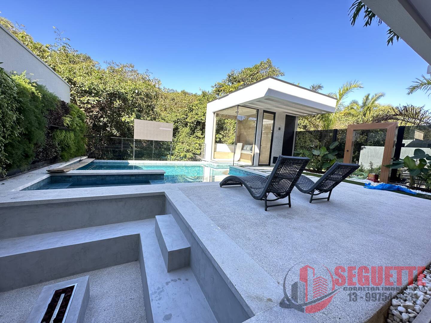 Casa com 5 suítes com área gourmet no modulo 16 em Riviera
