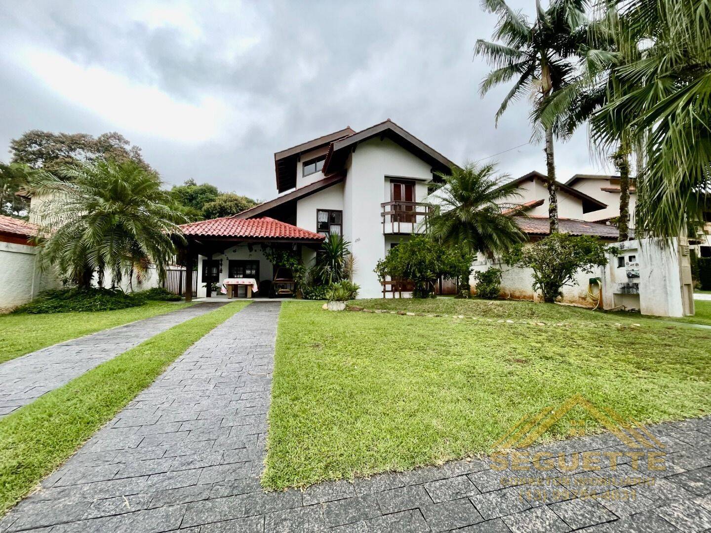 Casa à venda no módulo 30 da Riviera de São Lourenço com 3 dormitórios